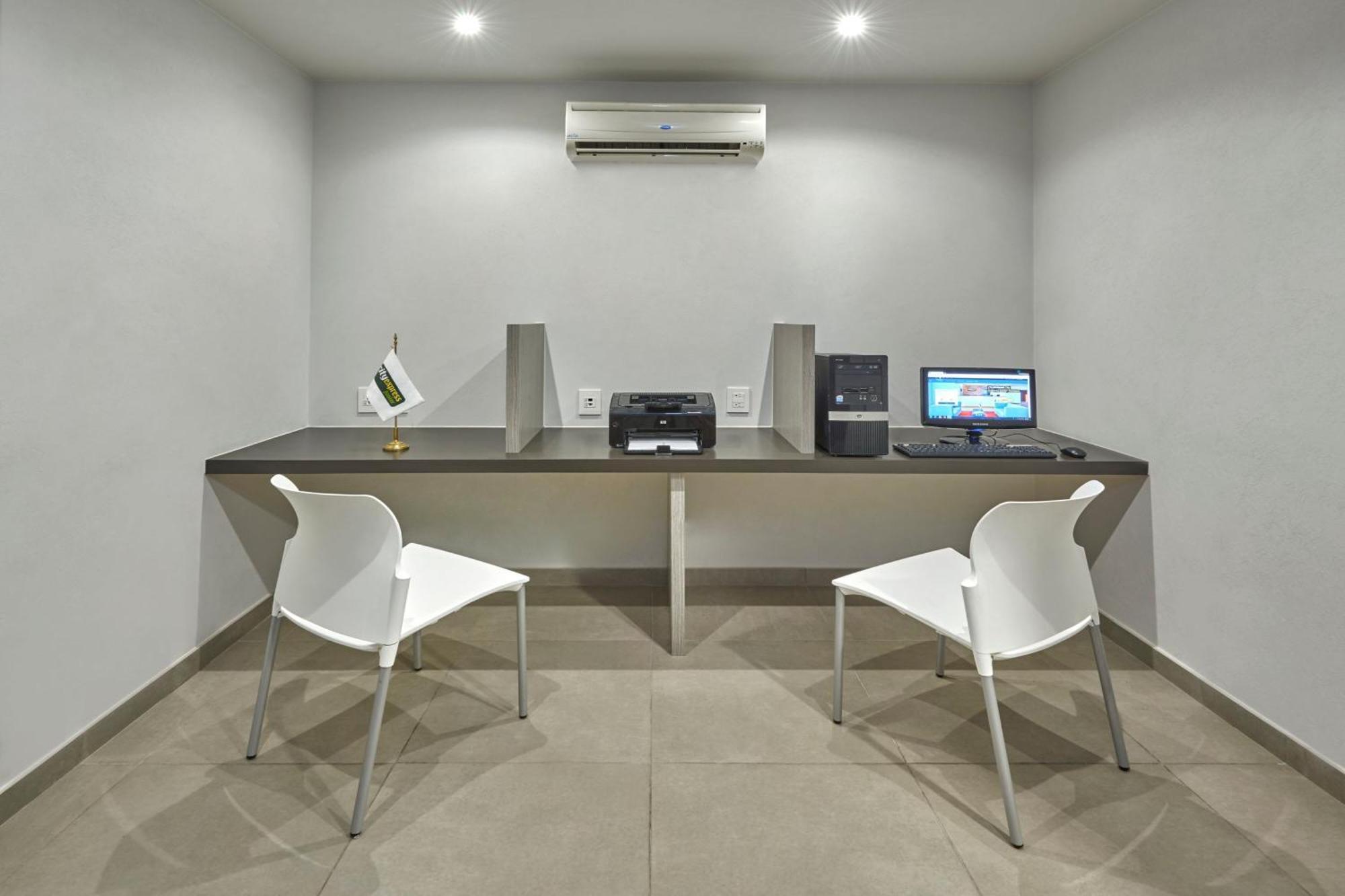 City Express Junior By Marriott Toluca Zona Industrial Exterior foto