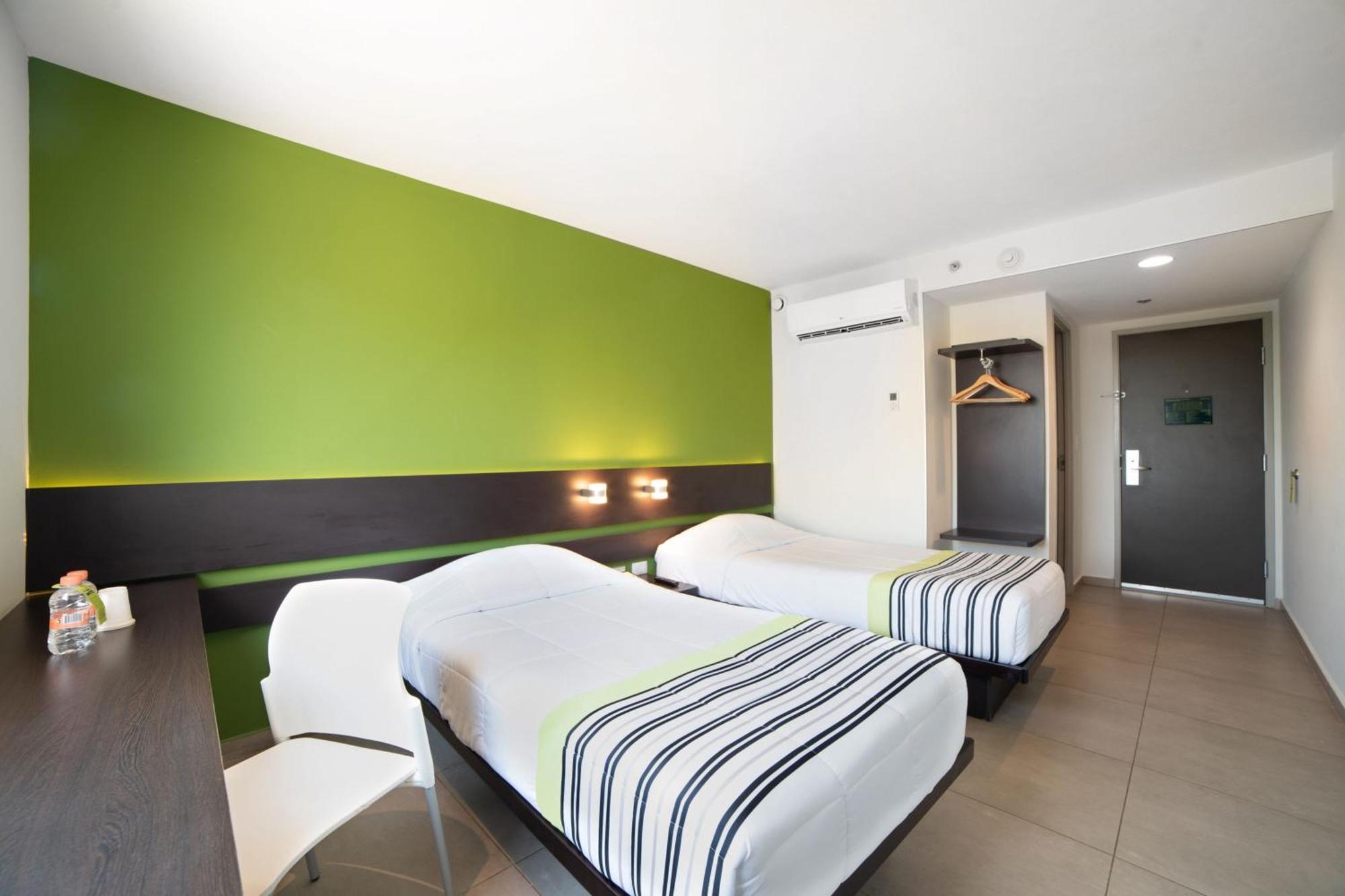 City Express Junior By Marriott Toluca Zona Industrial Exterior foto